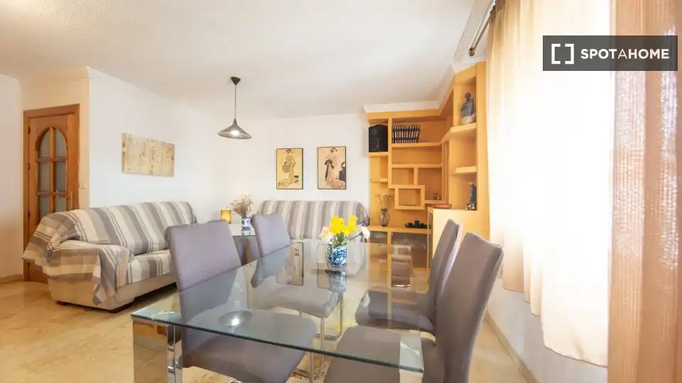 Comedor de Piso de alquiler en Granada con Aire acondicionado, Calefacción y Amueblado