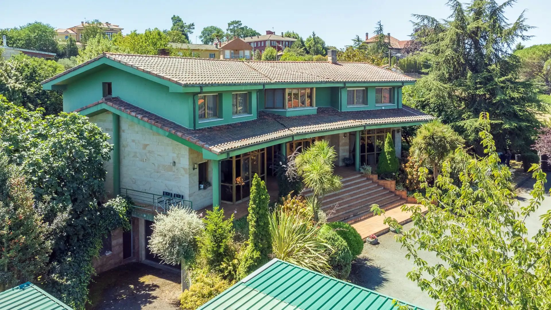 Vista exterior de Casa o chalet en venta en Oviedo  con Calefacción, Jardín privado y Parquet