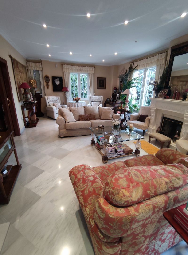 Sala d'estar de Casa o xalet en venda en Linares amb Aire condicionat, Calefacció i Jardí privat