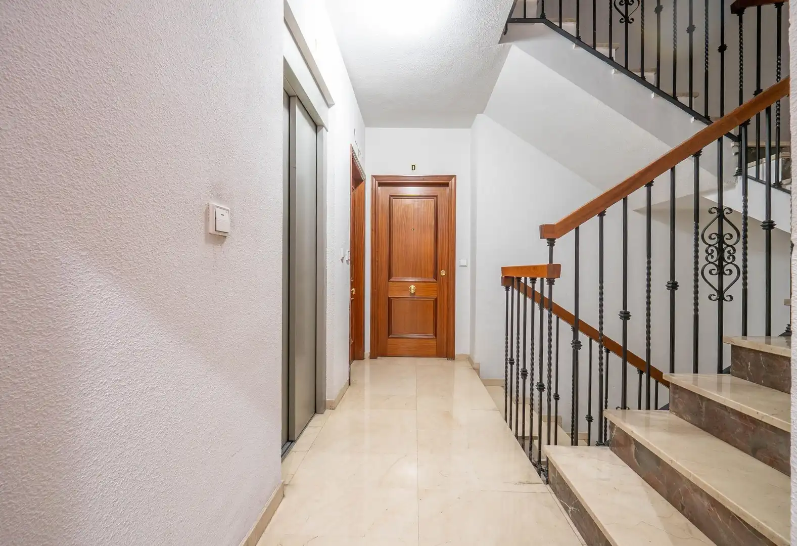 Flat for sale in Granada  with Heating and Furnished
