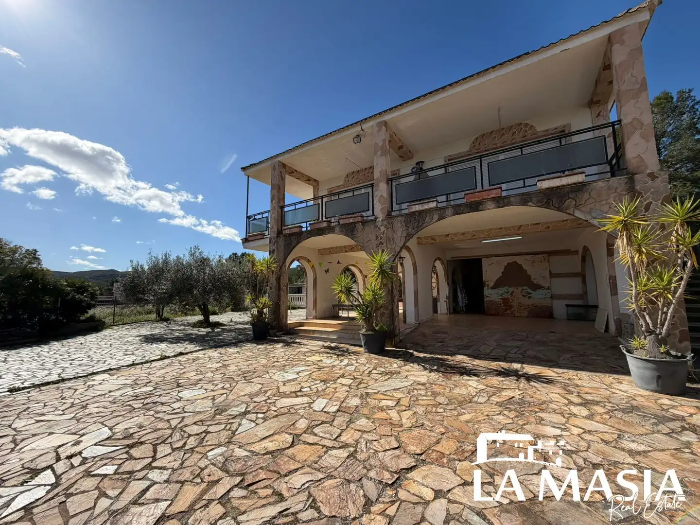 Exterior view of Houses for sale in La Bisbal del Penedès  with Private garden, Terrace and Storage room