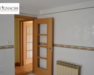 Bedroom of Flat for sale in Villarcayo de Merindad de Castilla la Vieja  with Parquet flooring and Balcony