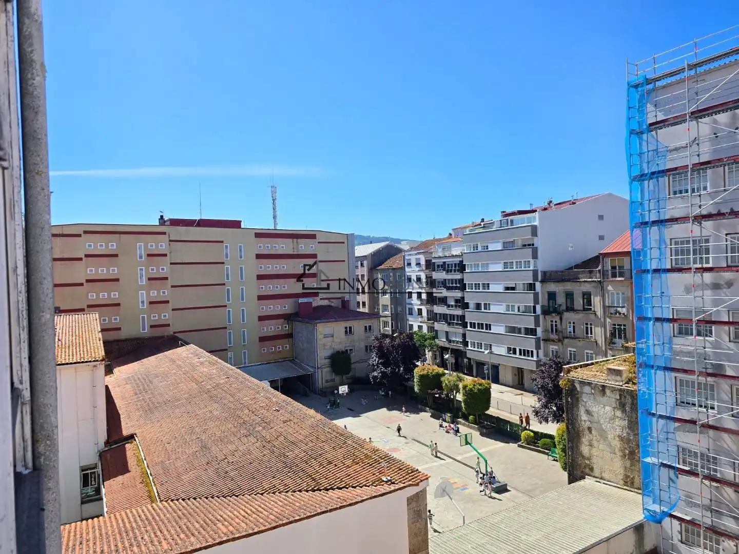 Vista exterior de Pis en venda en Pontevedra Capital  amb Calefacció, Terrassa i Traster