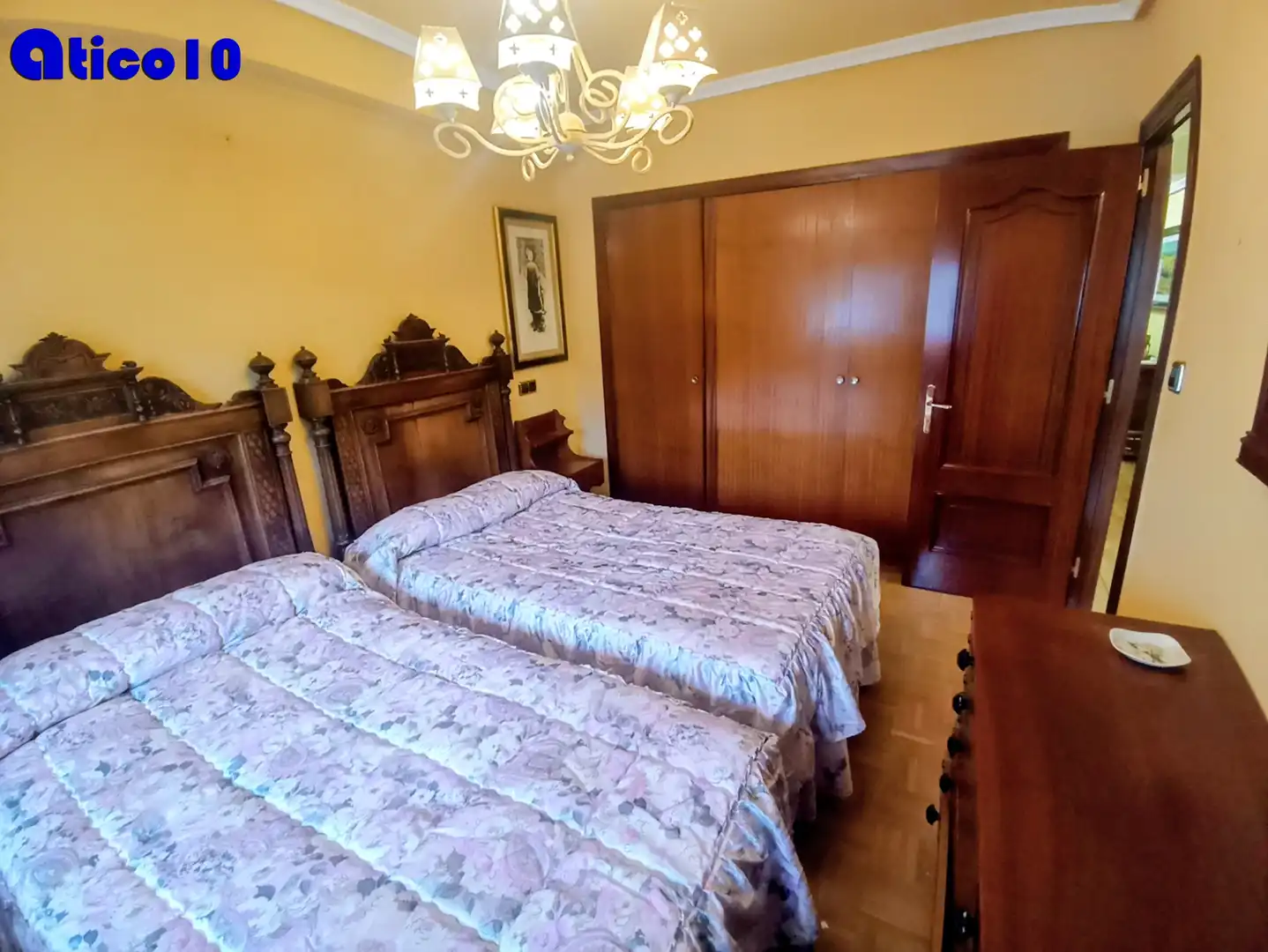 Habitación de Piso en venta en Oviedo  con Calefacción, Parquet y Terraza