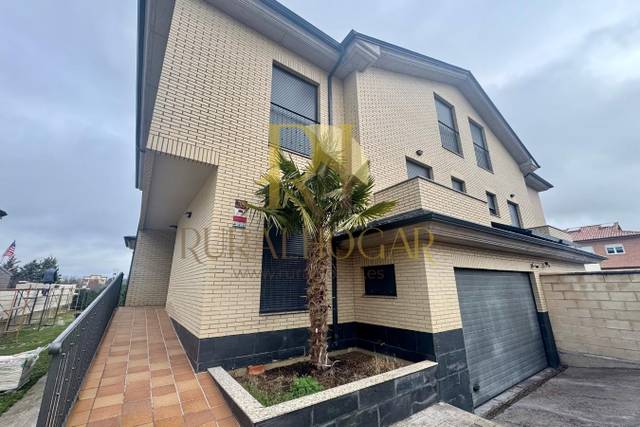 Casa adosada en Venta en Calle Bargaña, 7 en Valverde de la Virgen