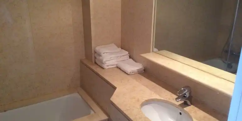 Baño de Ático de alquiler en Sotogrande con Aire acondicionado, Terraza y Piscina