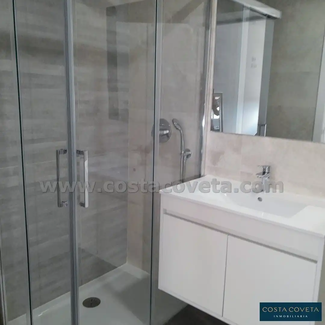 Bathroom of Apartments for sale in El Campello  with Air Conditioner, Swimming Pool and Furnished