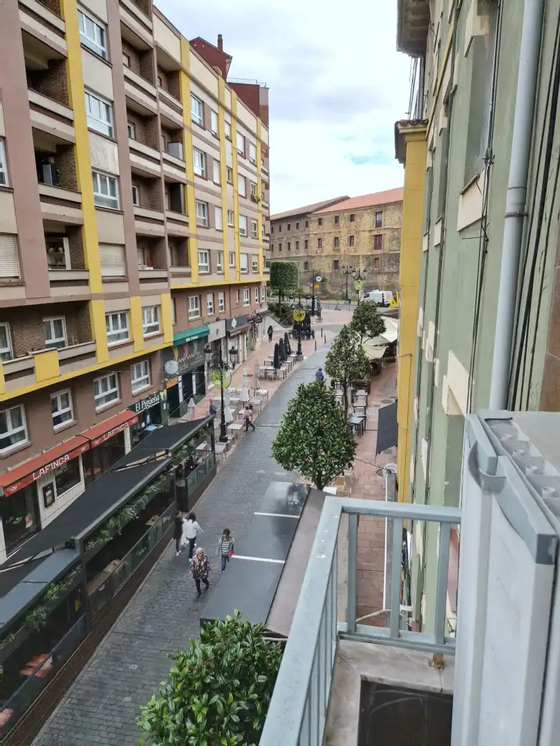 Flat with terrace for sale in Calle Gascona