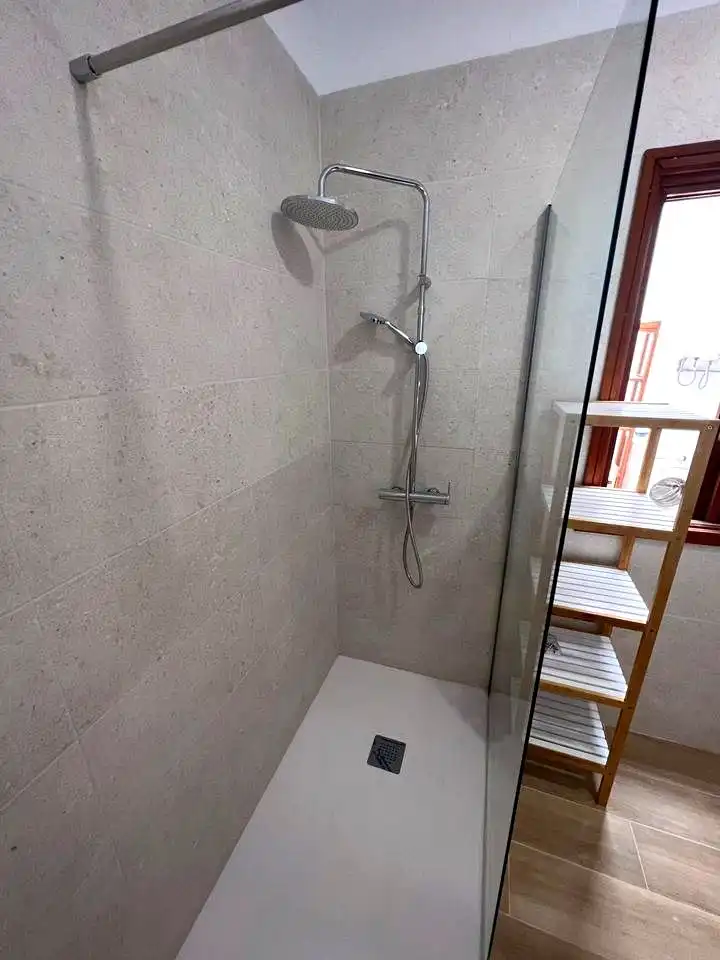 Room in Bartolome Benitez, Gracia
