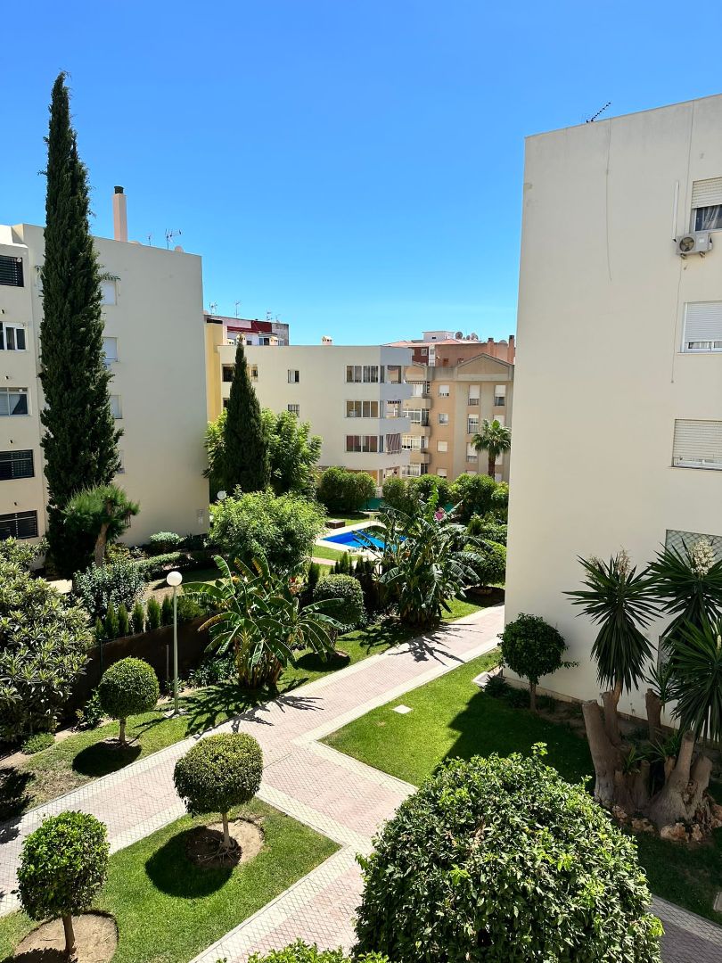 Vista exterior de Piso en venta en Benalmádena con Aire acondicionado, Terraza y Piscina comunitaria