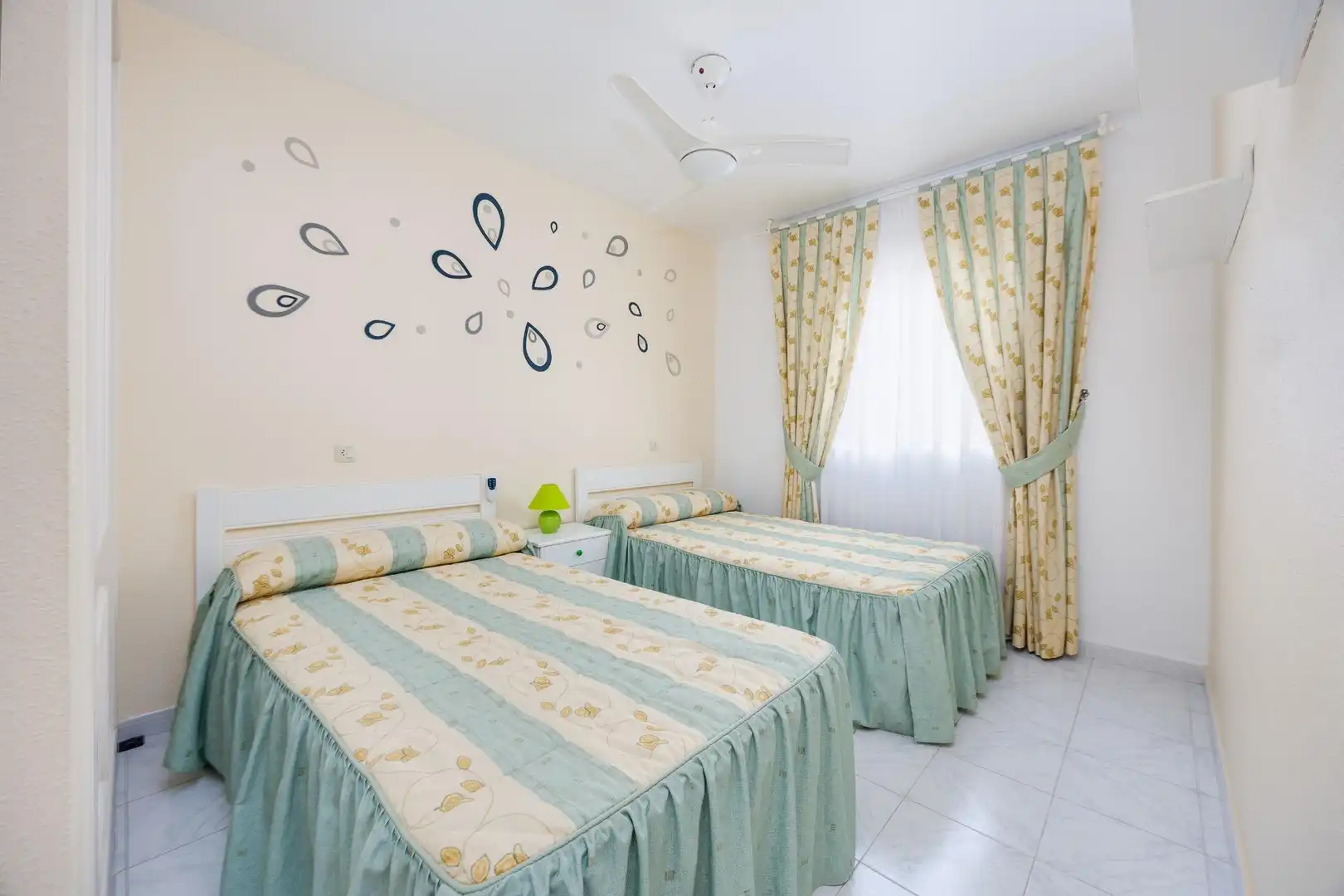 Dormitori de Casa o xalet en venda en Torrevieja amb Aire condicionat, Jardí privat i Terrassa