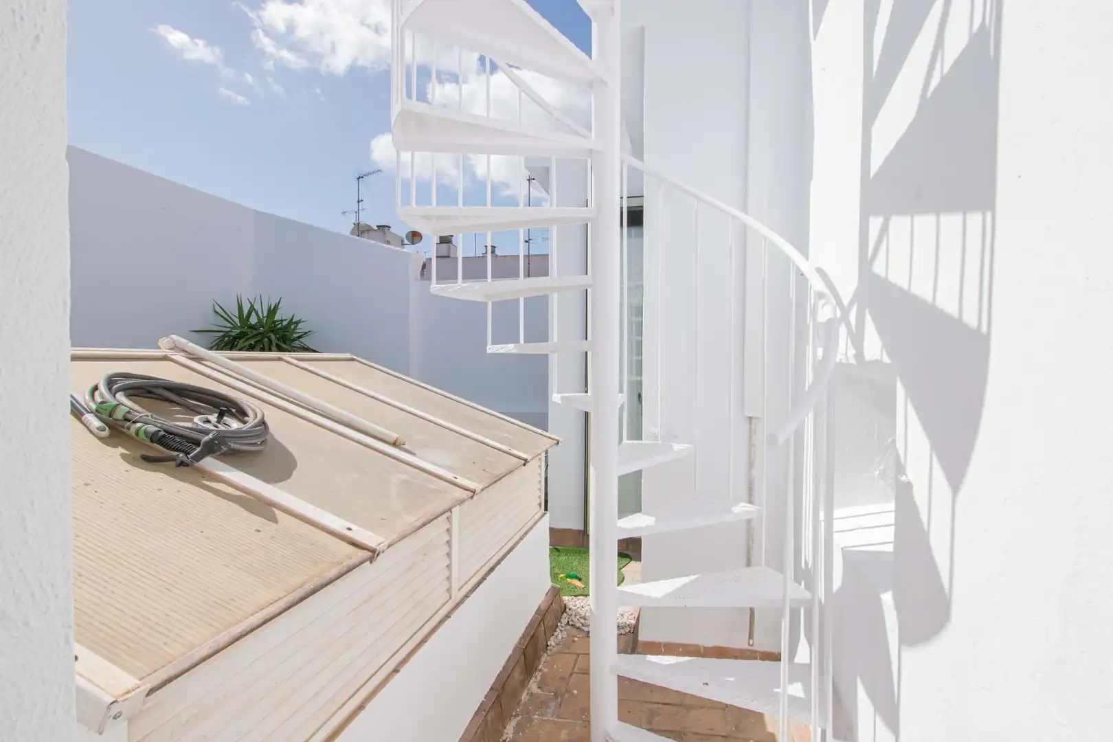 Balcony of Flat for sale in Sevilla  with Air Conditioner, Terrace and Furnished