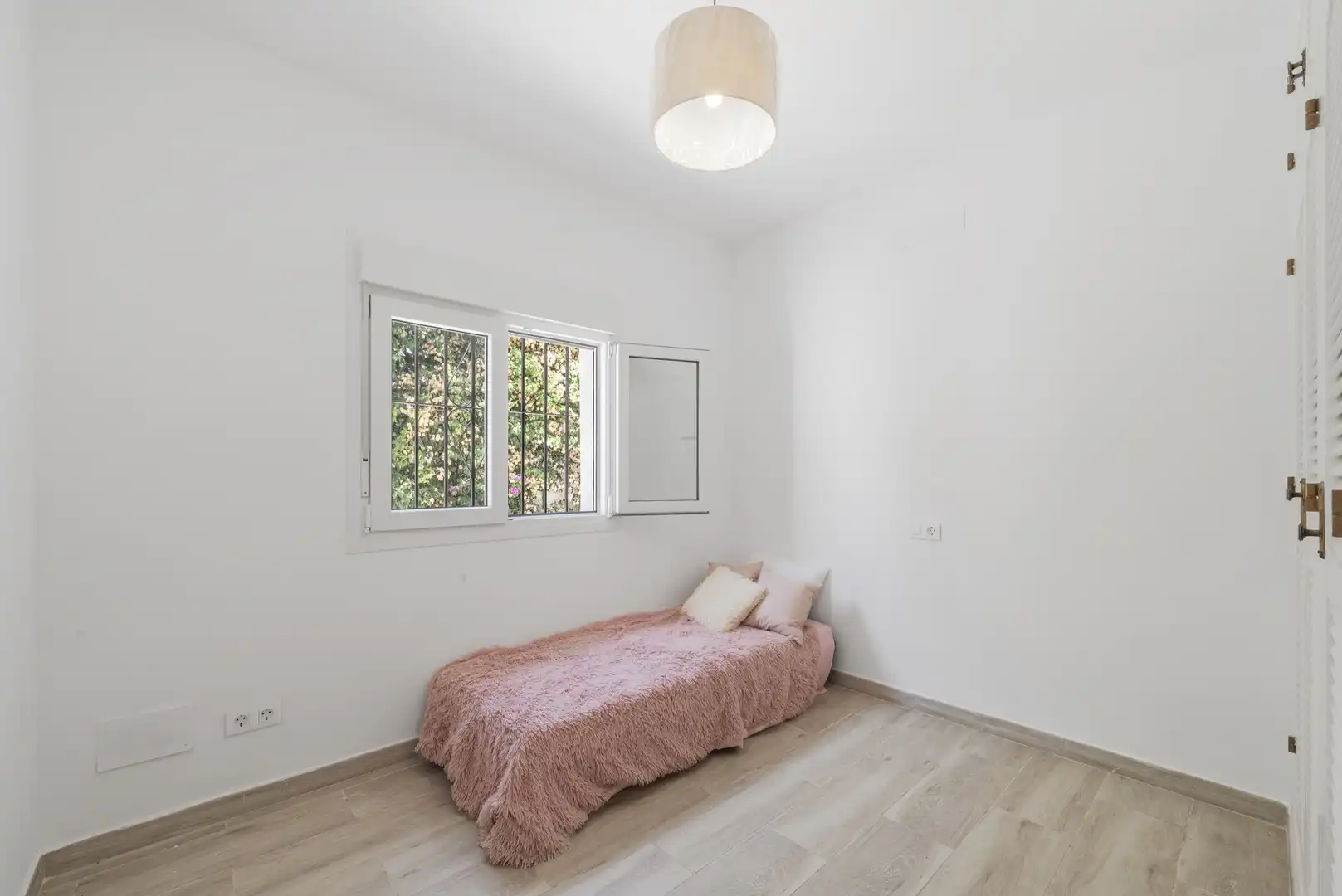 Bedroom of Houses for sale in Mijas  with Air Conditioner, Private garden and Terrace