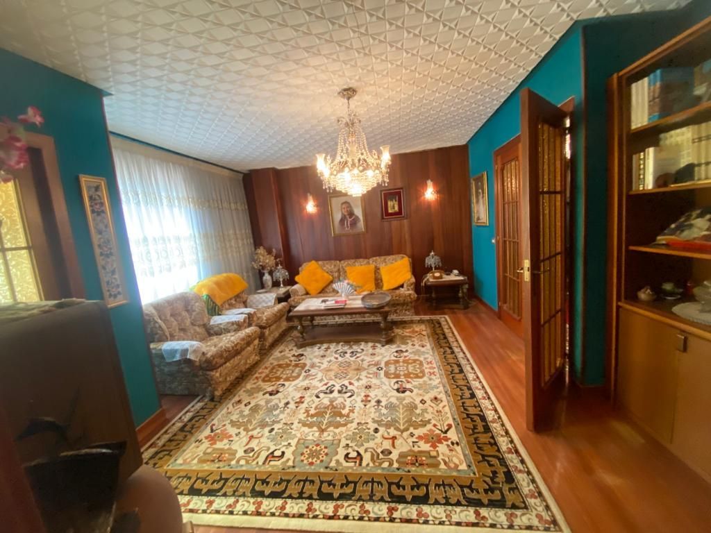 Sala d'estar de Pis en venda en Espinosa de los Monteros amb Calefacció