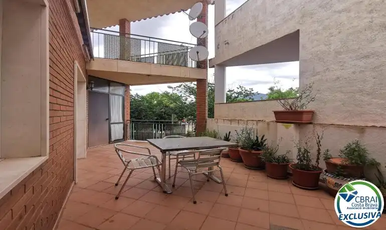 Casa adosada en venda a Centre