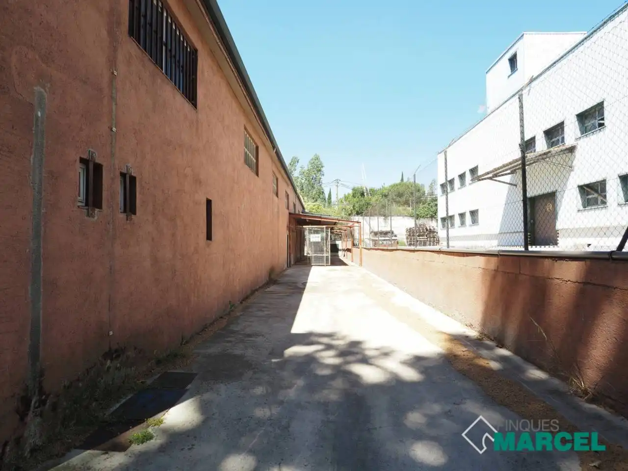 Parkplatz von Fabrikhallen zur Miete in La Roca del Vallès