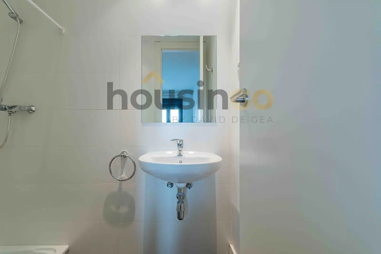 Bathroom of Flat for rent in Madrid  with Air Conditioner, Heating and Terrace