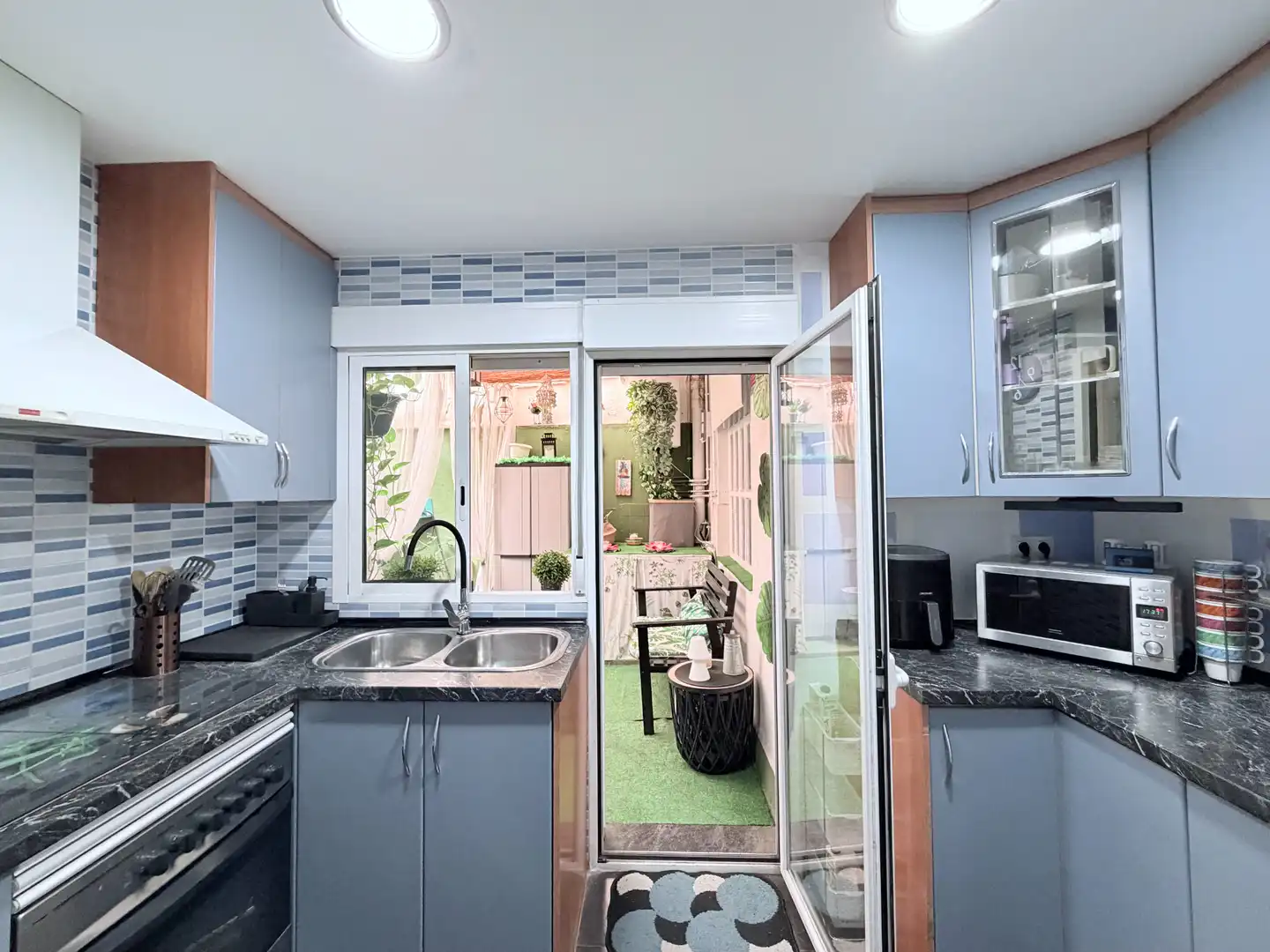 Küche von Wohnung zum Verkauf in L'Hospitalet de Llobregat mit Parkett, Terrasse und Möbliert
