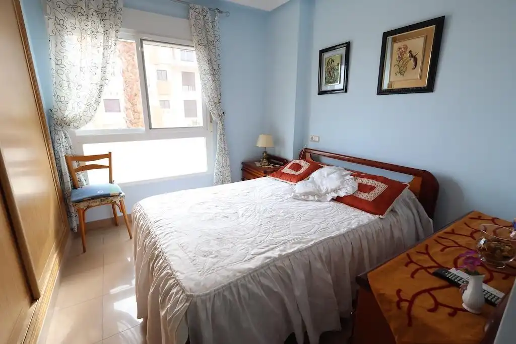 Habitación de Apartamento de alquiler en Orihuela con Aire acondicionado, Calefacción y Terraza
