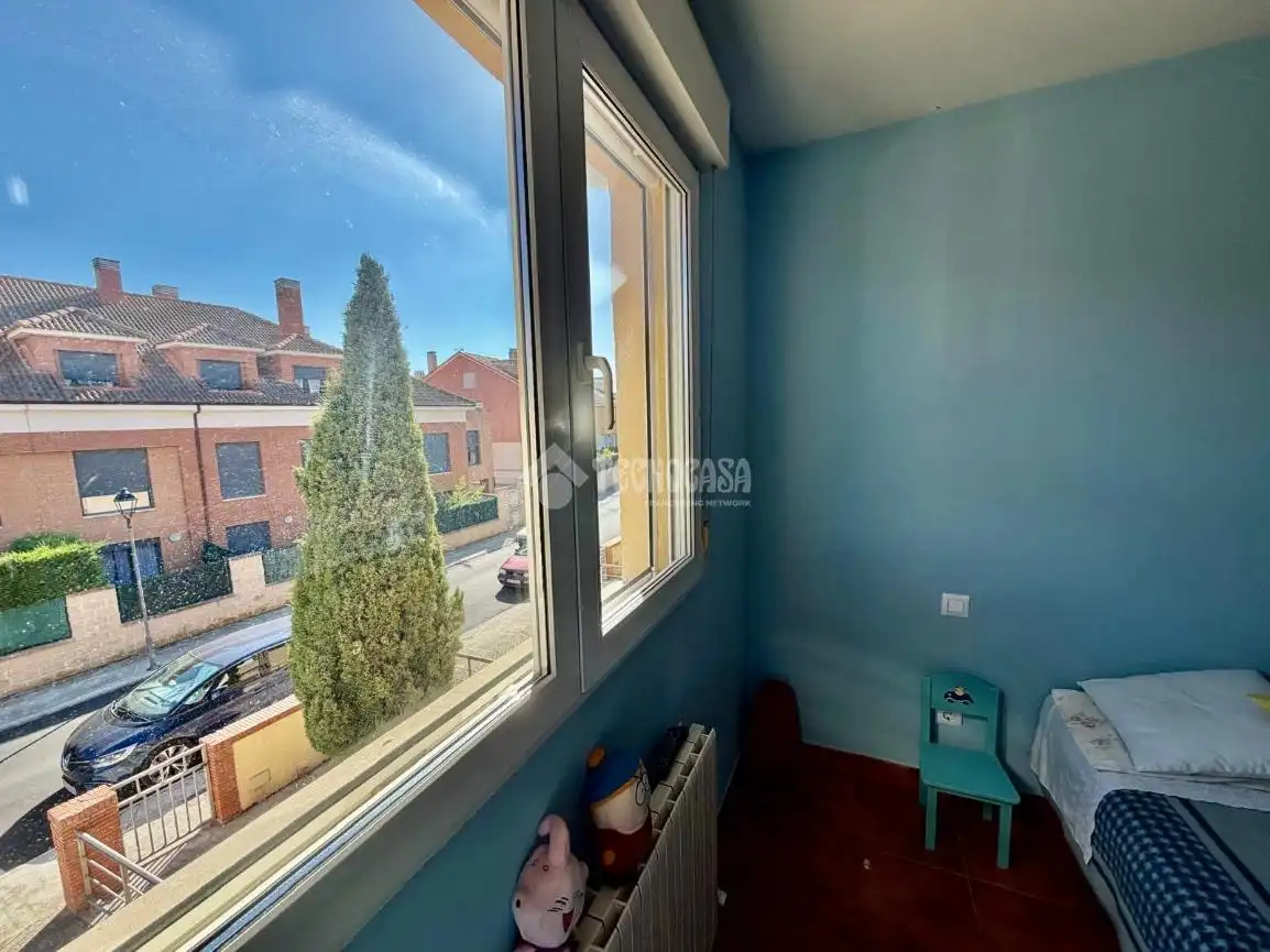 Habitación de Casa adosada en venta en Fuensaldaña con Aire acondicionado y Alarma
