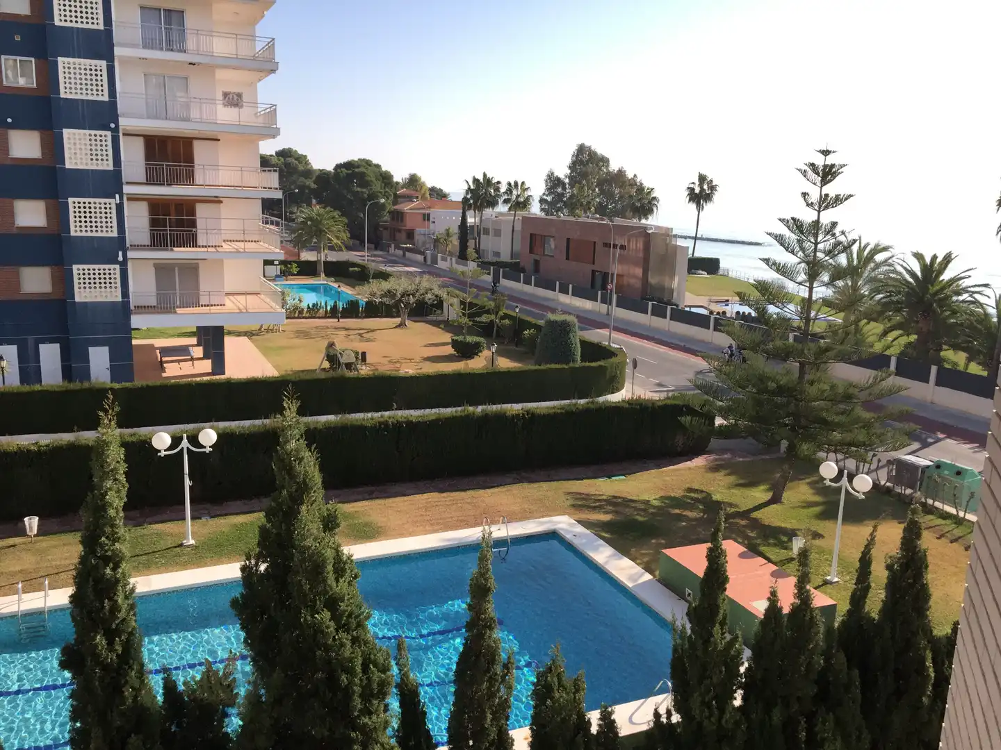 Schwimmbecken von Wohnungen zum Verkauf in Benicasim / Benicàssim mit Klimaanlage, Terrasse und Abstellraum