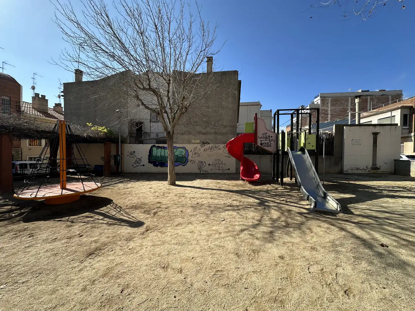 Außenansicht von Einfamilien-Reihenhaus zum Verkauf in El Masnou mit Heizung, Privatgarten und Terrasse