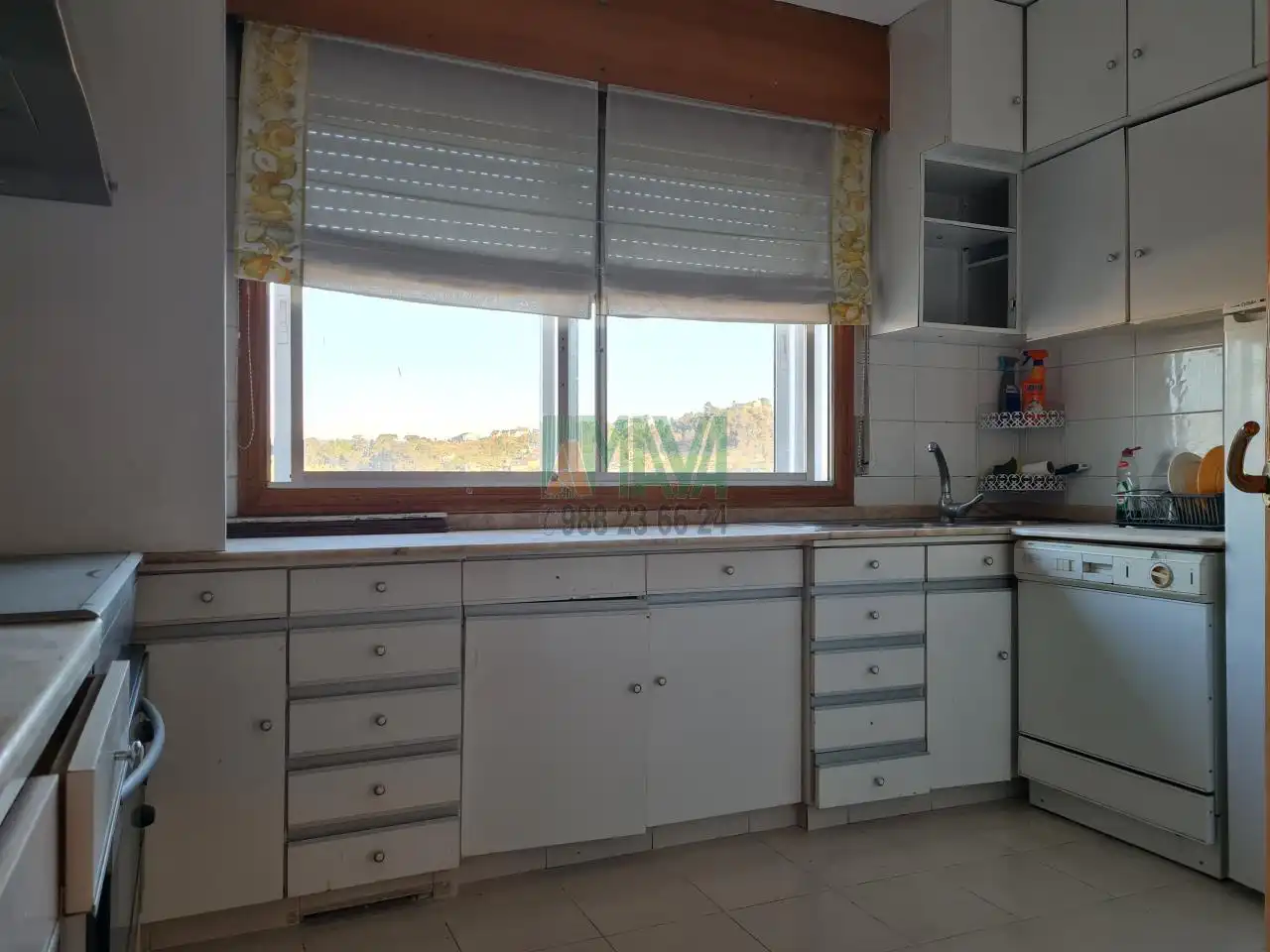 Cocina de Piso en venta en Barbadás con Calefacción, Trastero y Balcón