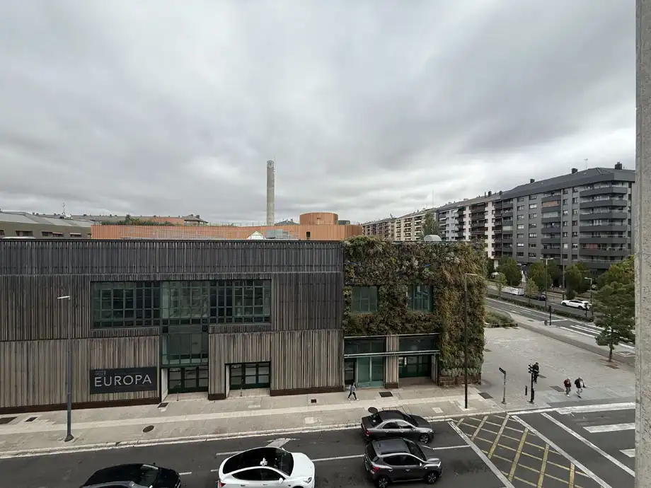 Vista exterior de Pis en venda en Vitoria - Gasteiz amb Calefacció, Parquet i Moblat