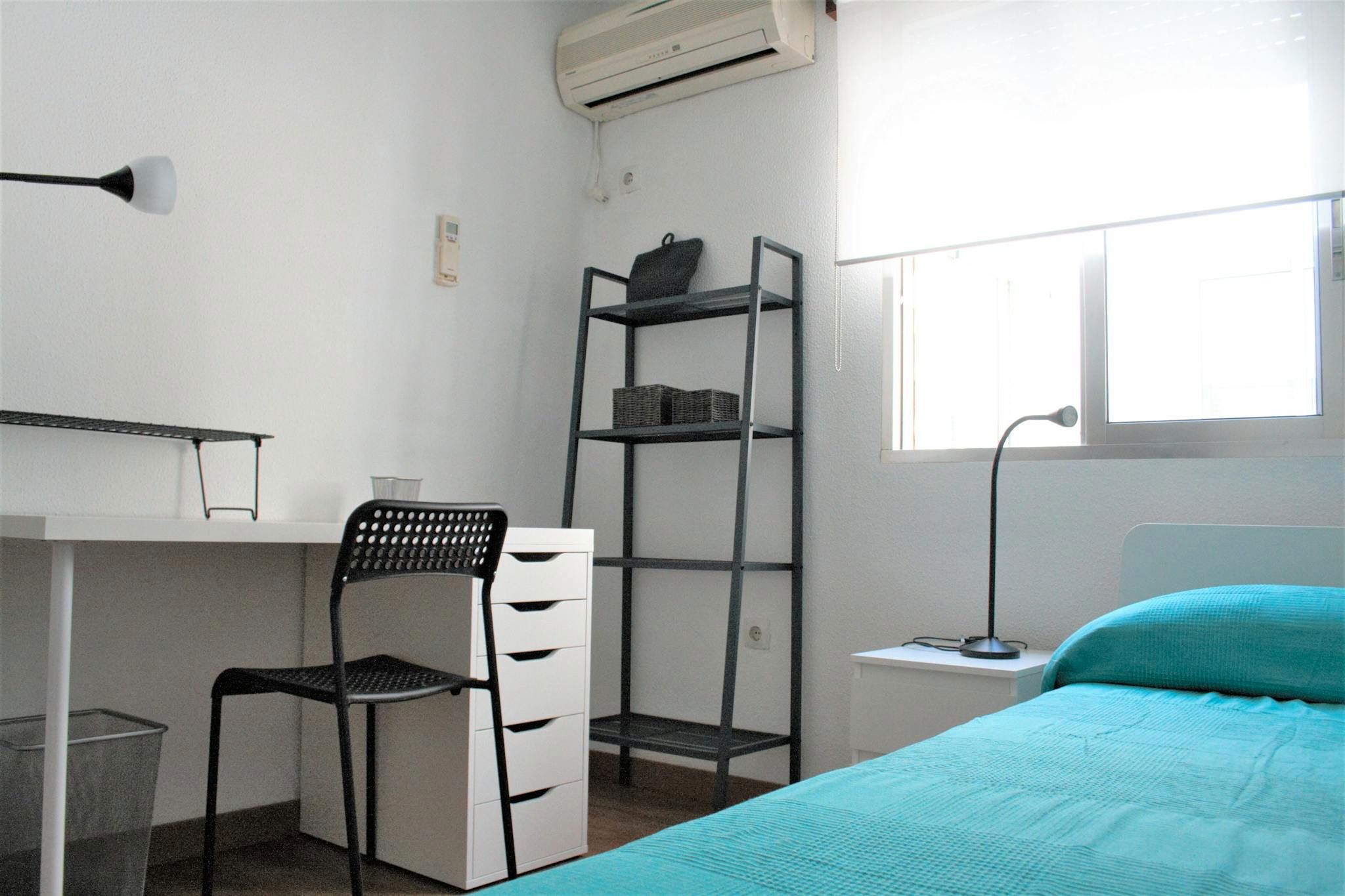 Dormitori de Pis per a compartir en  Sevilla Capital amb Aire condicionat, Moblat i Rentadora