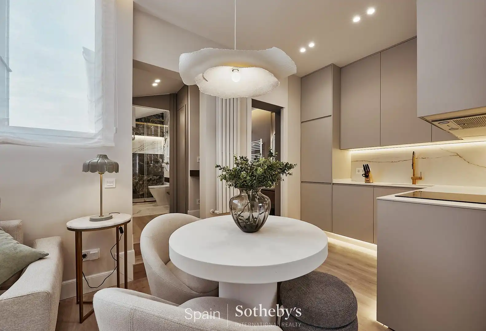 Menjador de Apartament en venda en Madrid amb Aire condicionat i Calefacció