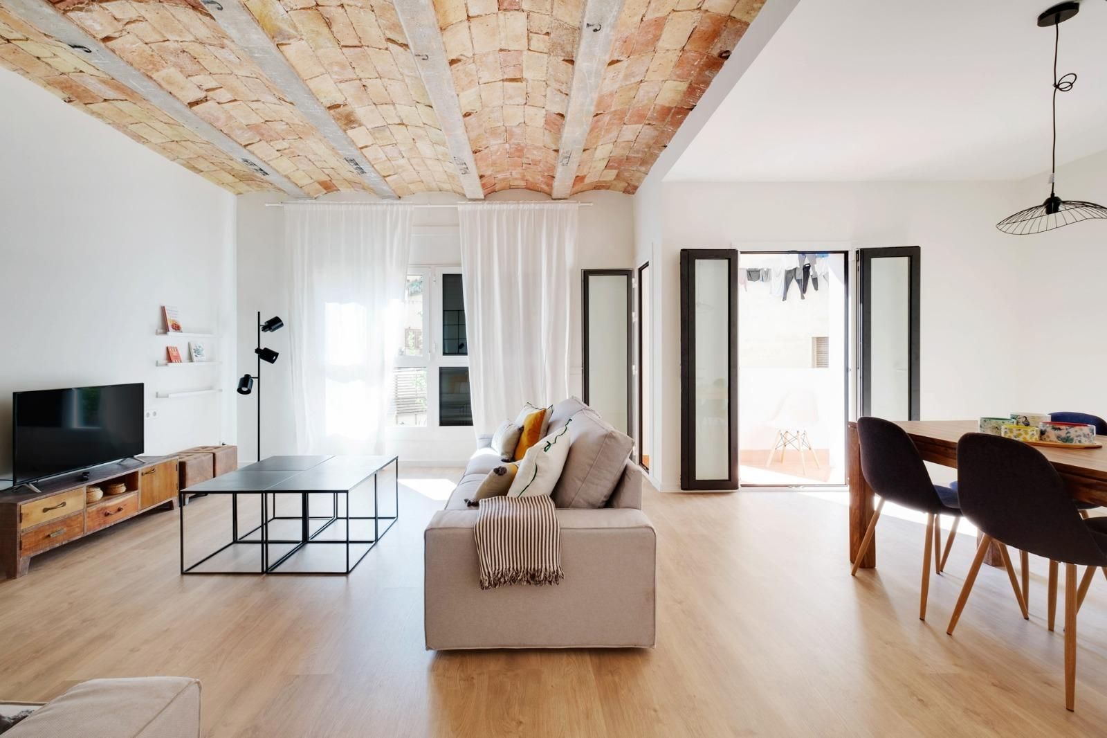 Living room of Flat to rent in  Barcelona Capital  with Air Conditioner, Parquet flooring and Terrace