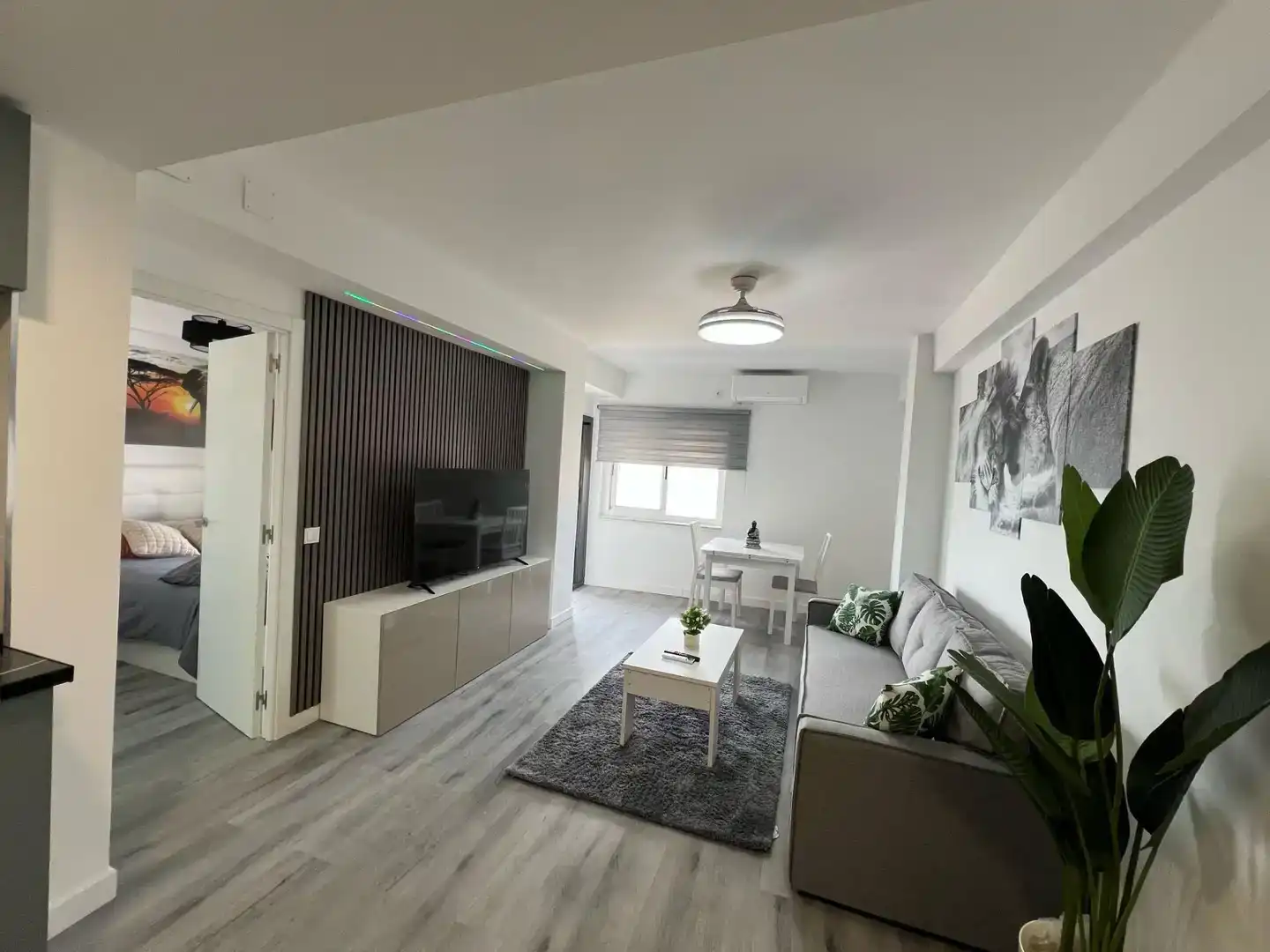 Sala d'estar de Pis de lloguer en Santa Pola amb Aire condicionat i Balcó