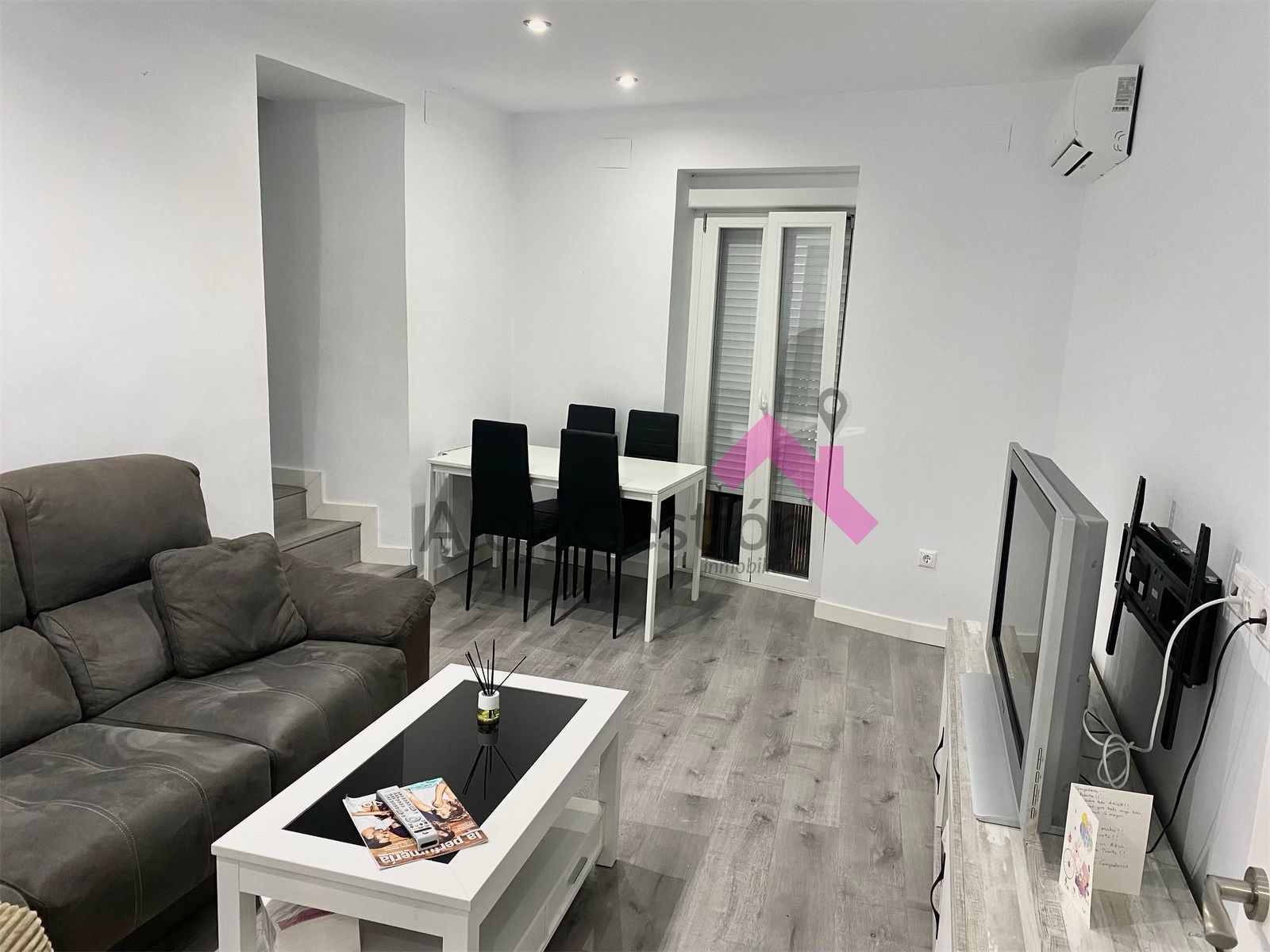 Living room of Flat to rent in Plasencia  with Air Conditioner, Heating and Furnished