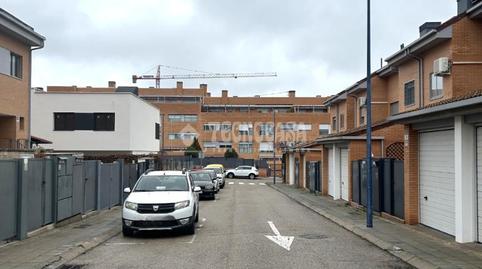 Foto 2 de Casa adosada en venta en Los Hueros, Villalbilla