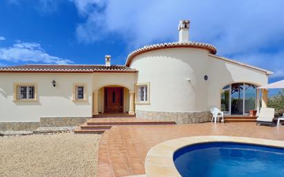 Vista exterior de Casa o xalet en venda en Benitachell / El Poble Nou de Benitatxell amb Aire condicionat i Piscina