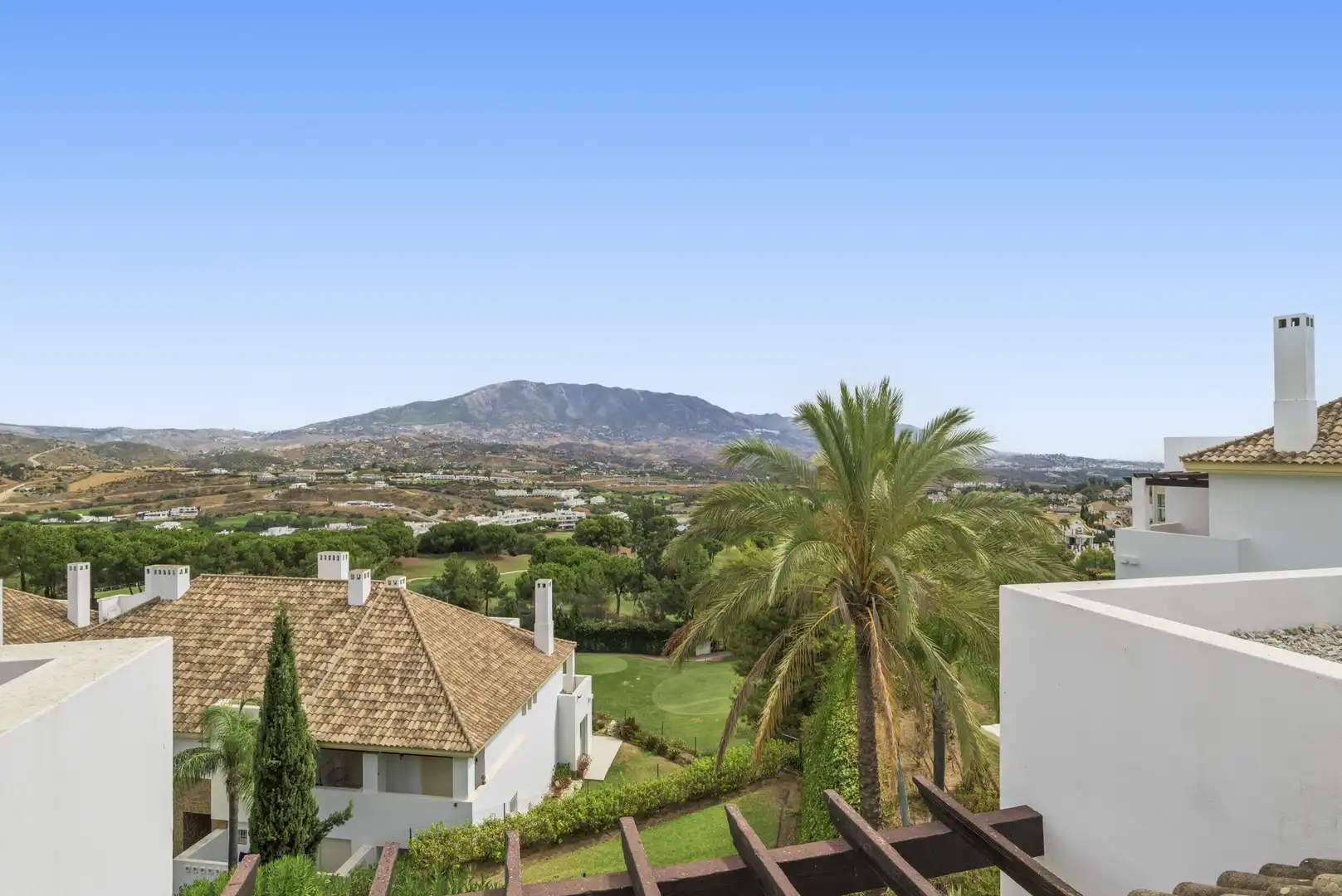 Außenansicht von Einfamilien-Reihenhaus zum Verkauf in Mijas mit Klimaanlage, Privatgarten und Terrasse