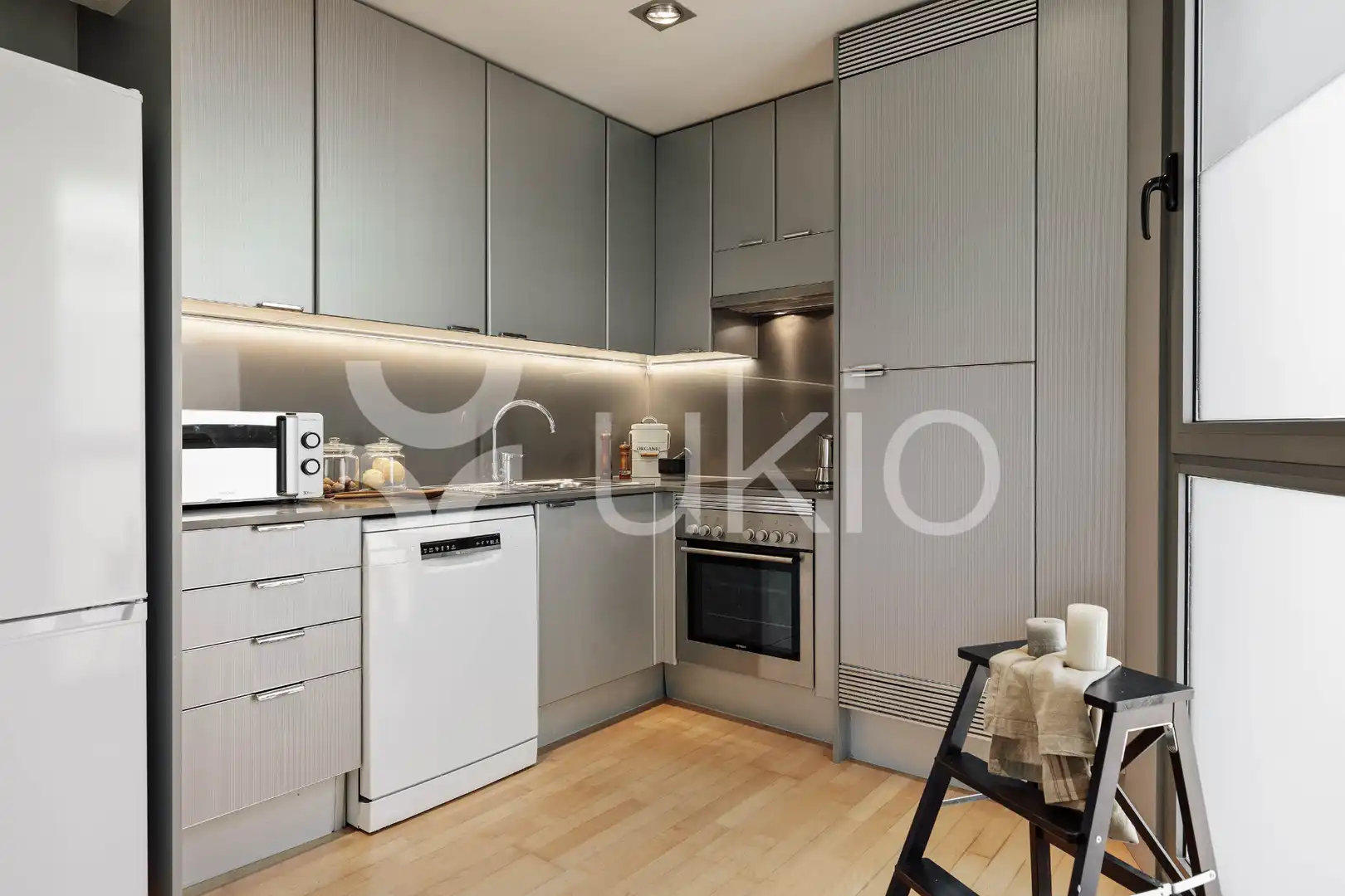 Cocina de Apartamento de alquiler en Barcelona con Aire acondicionado, Calefacción y Amueblado