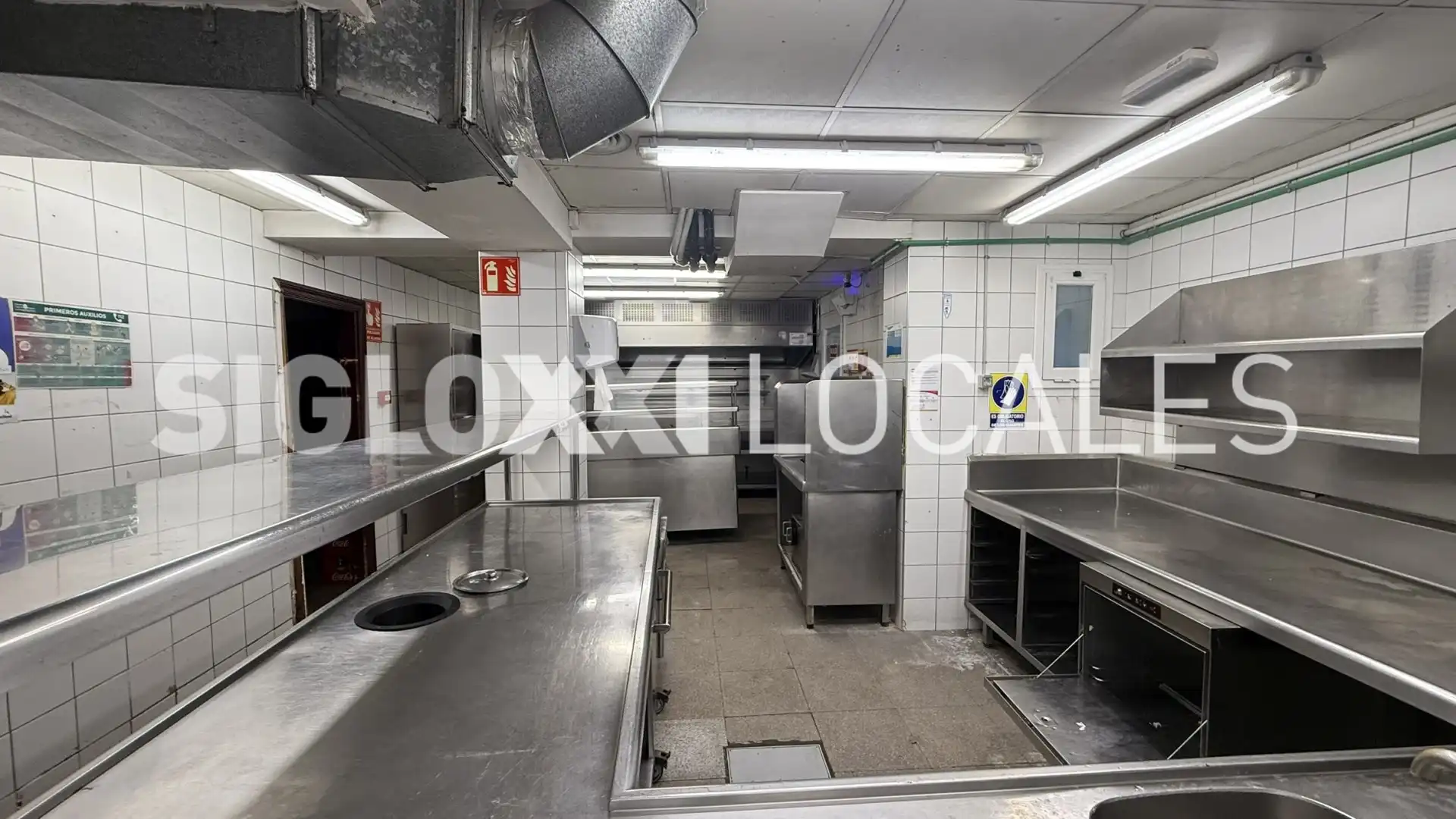 Cuina de Local de lloguer en Barcelona amb Aire condicionat