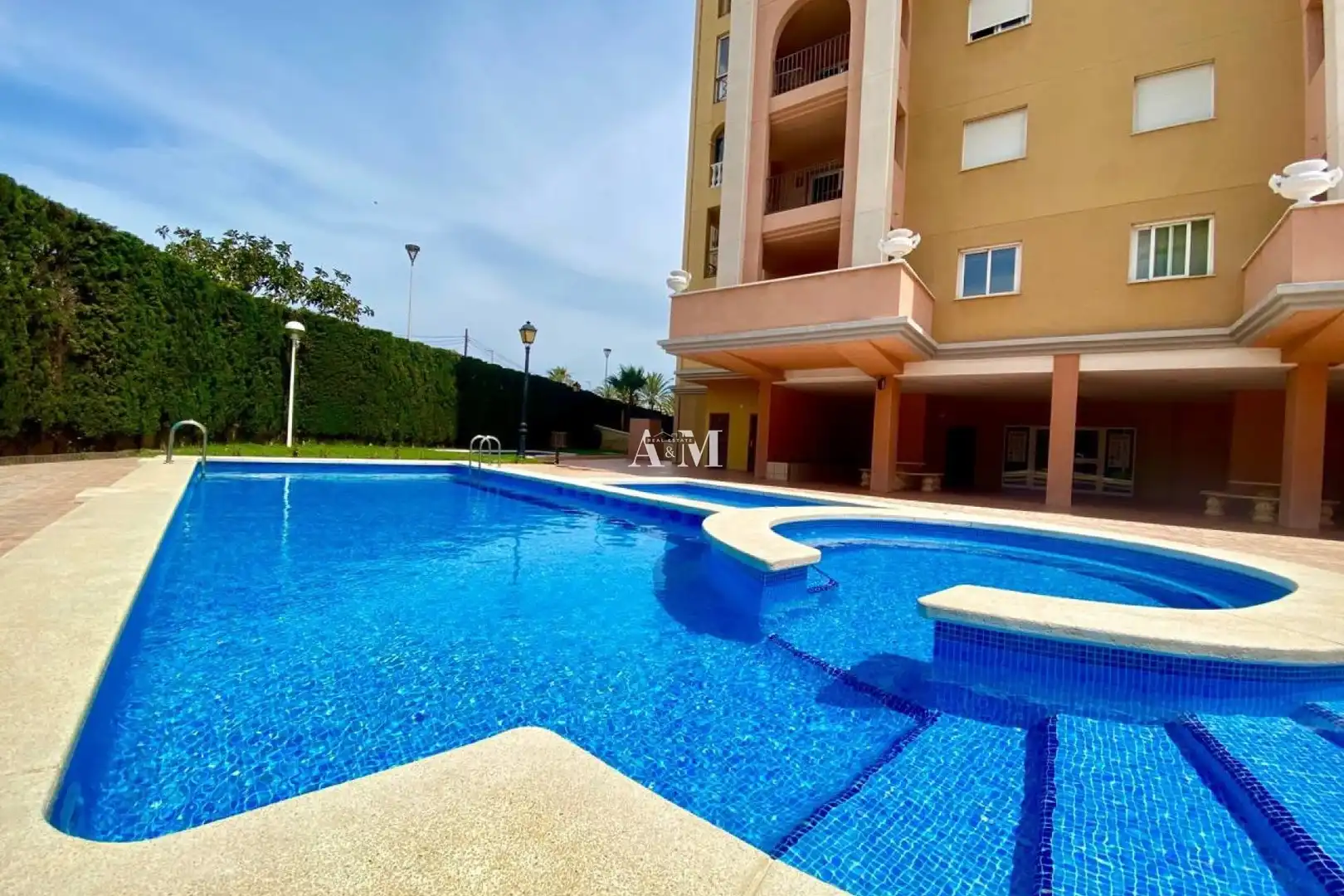 Piscina de Pis de lloguer en Torrevieja amb Aire condicionat, Terrassa i Piscina