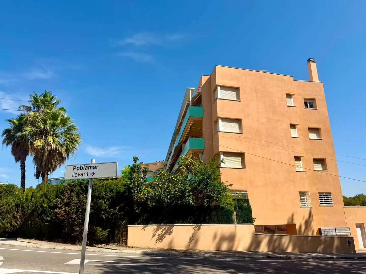 Vista exterior de Pis en venda en La Pobla de Montornès   amb Calefacció, Terrassa i Piscina comunitària