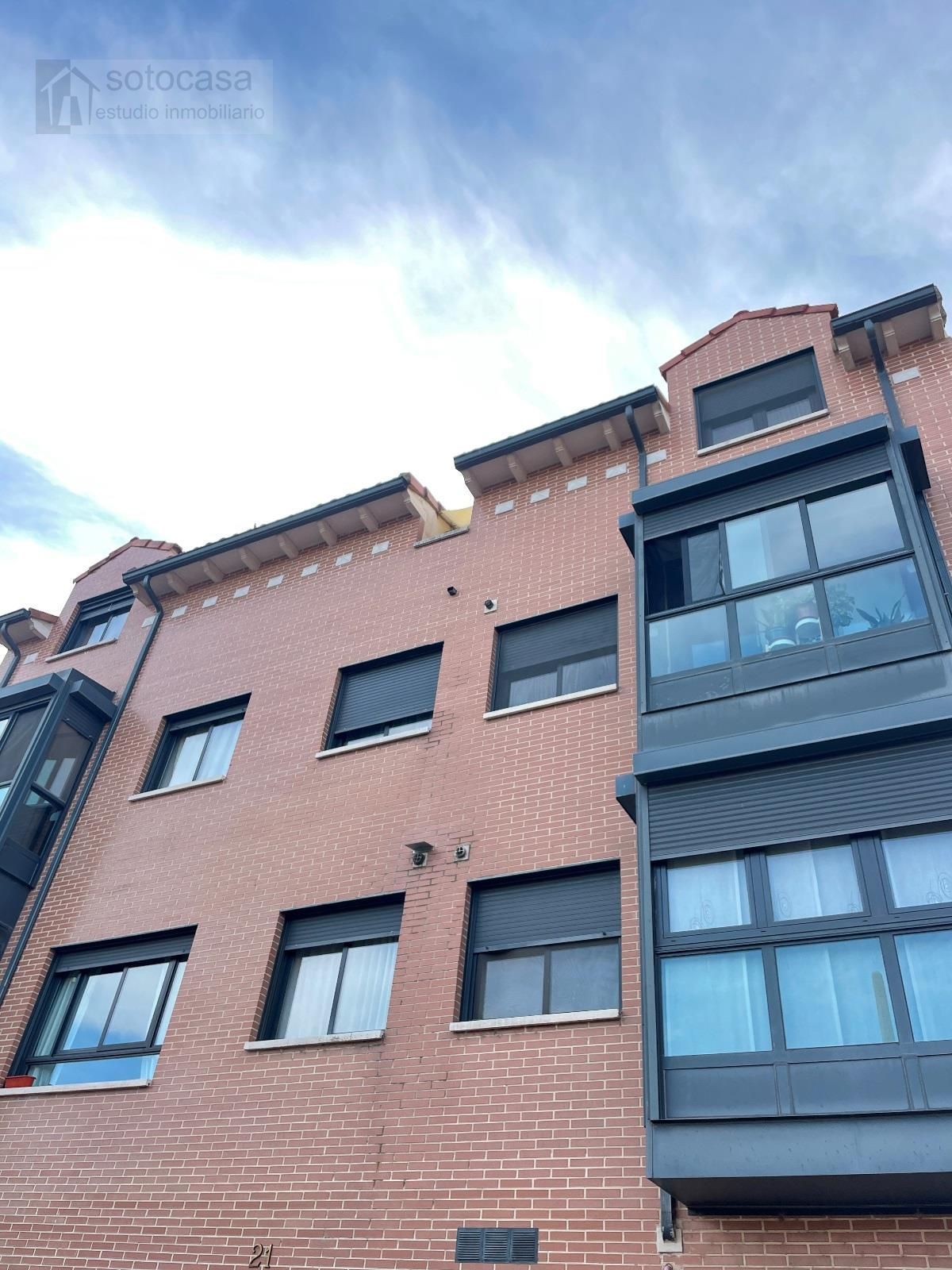 Exterior view of Flat for sale in Santovenia de Pisuerga  with Air Conditioner, Heating and Storage room