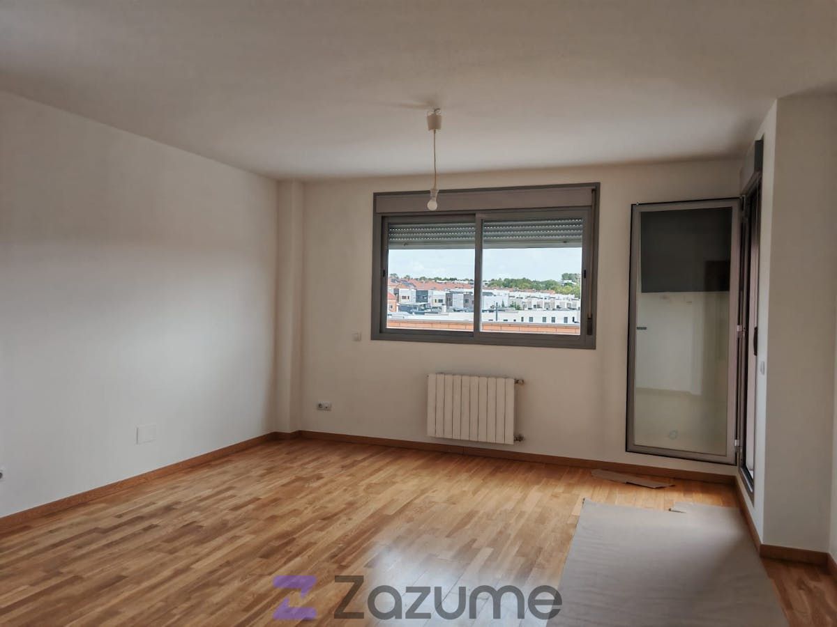Bedroom of Flat to rent in Villalbilla  with Air Conditioner, Heating and Parquet flooring