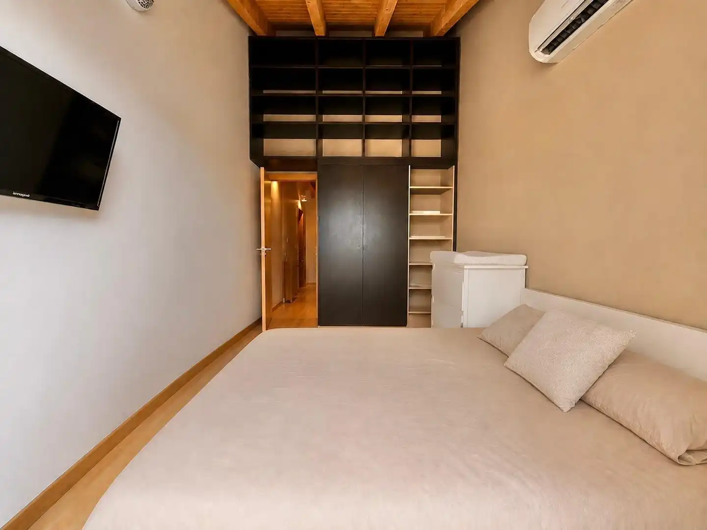 Habitación de Dúplex en venta en Terrassa con Aire acondicionado, Calefacción y Terraza