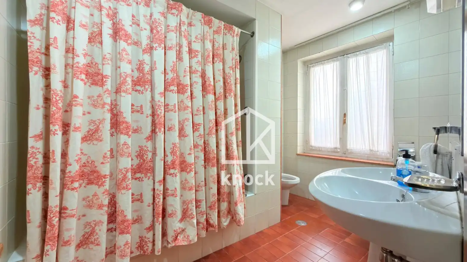 Bathroom of Flat for sale in Oviedo   with Heating and Parquet flooring