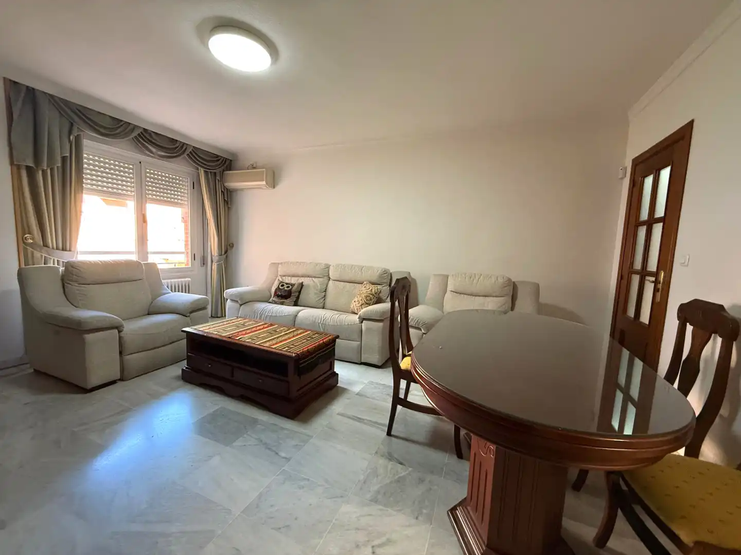 Living room of Flat for sale in Granada  with Air Conditioner, Heating and Furnished