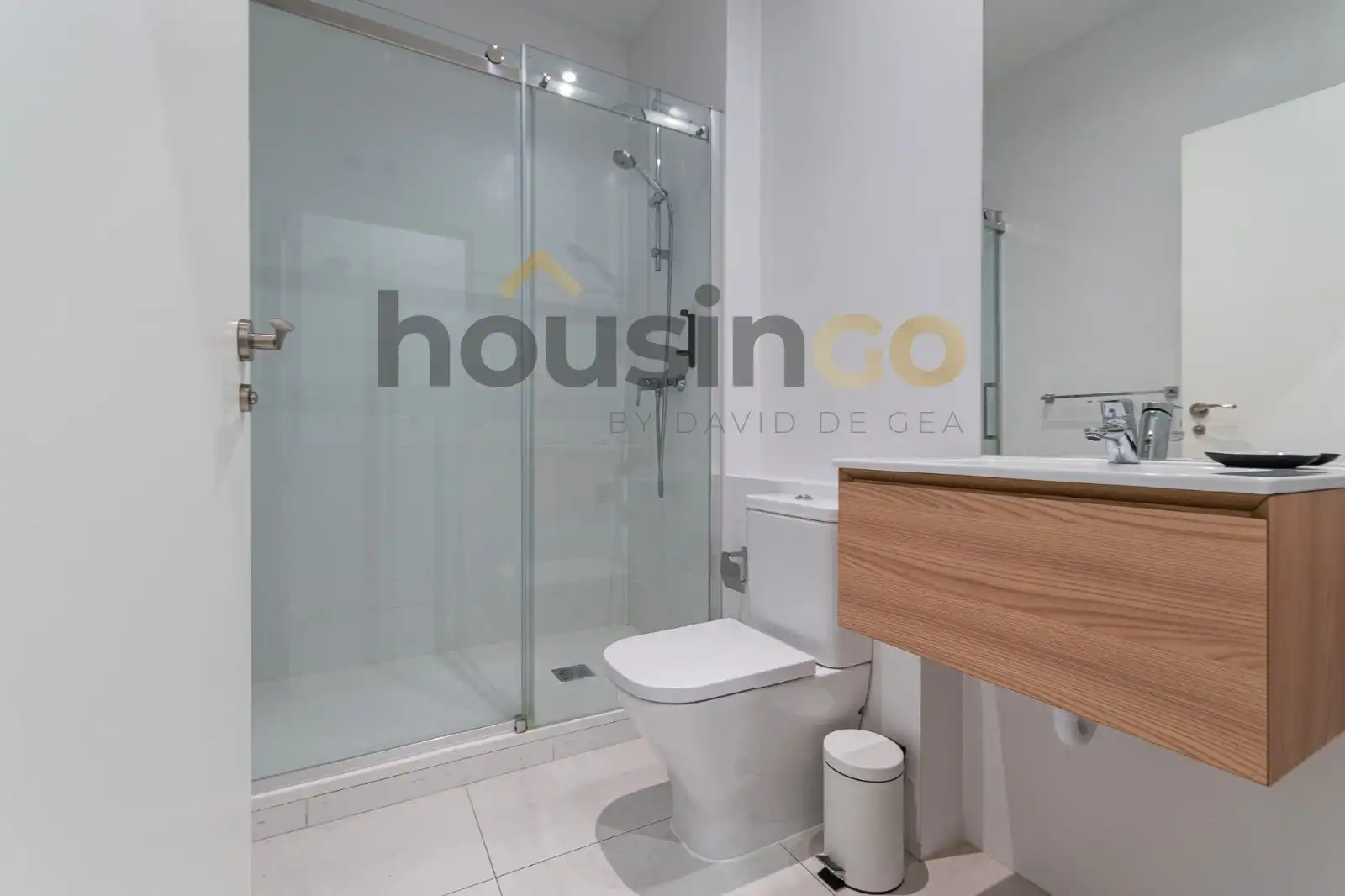 Bathroom of Flat for rent in Madrid  with Air Conditioner, Heating and Furnished