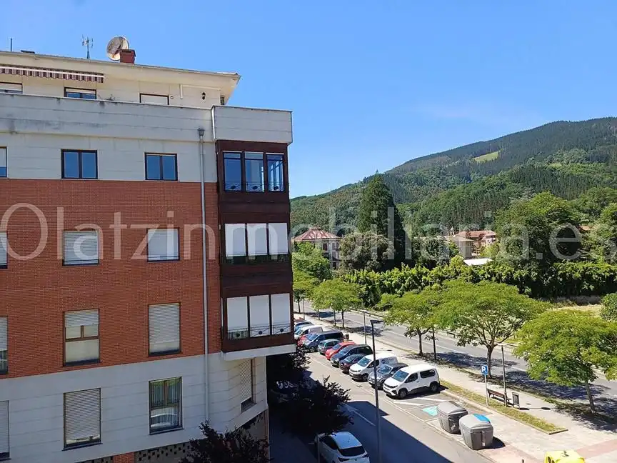 Außenansicht von Wohnung zum Verkauf in Güeñes mit Heizung, Abstellraum und Balkon