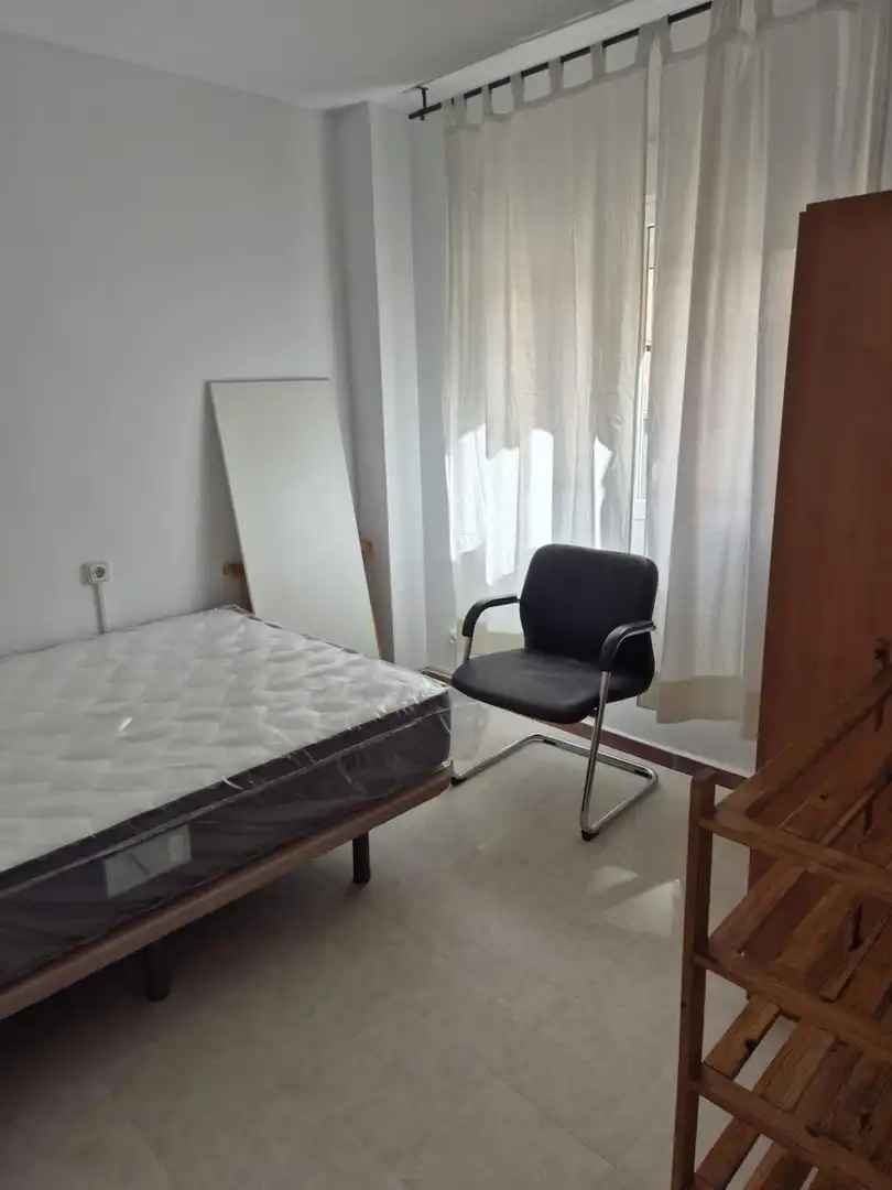 Schlafzimmer von Wohnung zur untervermieten in Granada mit Balkon
