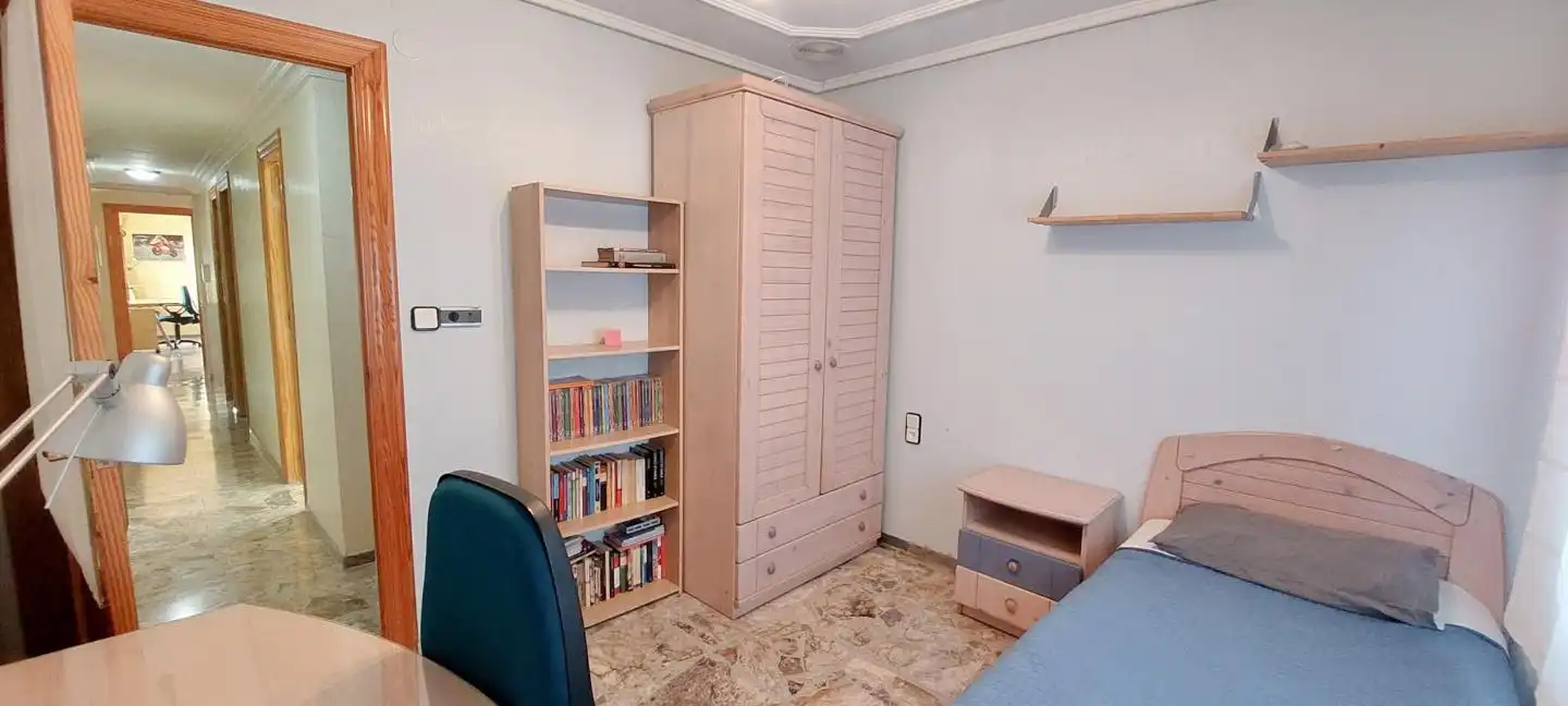 Habitación de Piso de alquiler en Elche / Elx con Amueblado y Balcón