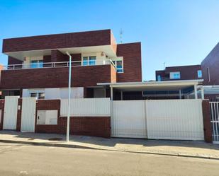 Exterior view of Single-family semi-detached to rent in Rivas-Vaciamadrid  with Heating, Parquet flooring and Terrace